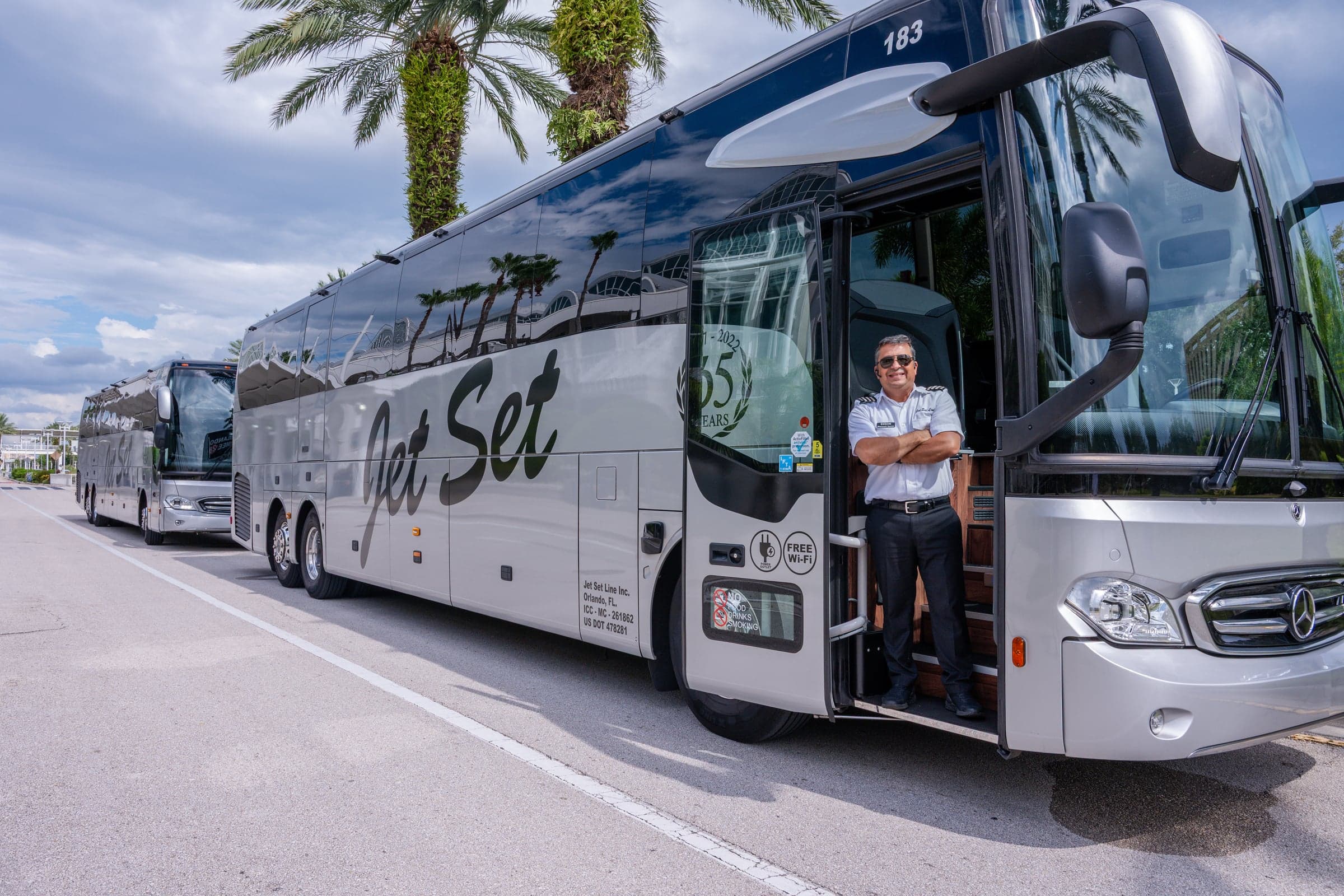 Mercedes-Benz Tourrider Premium with Jet Set Line driver 1