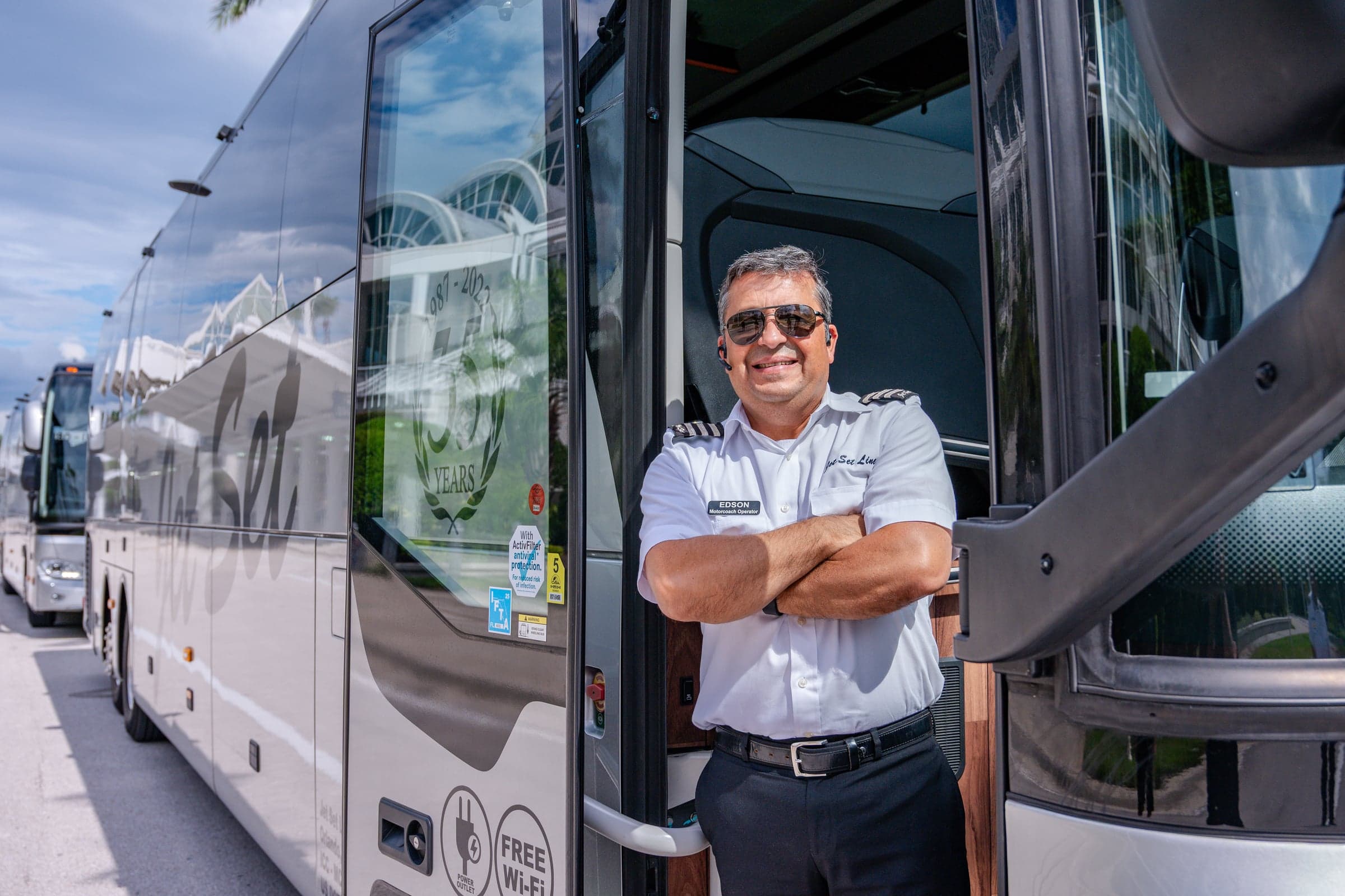 Mercedes-Benz Tourrider Premium with Jet Set Line driver 2
