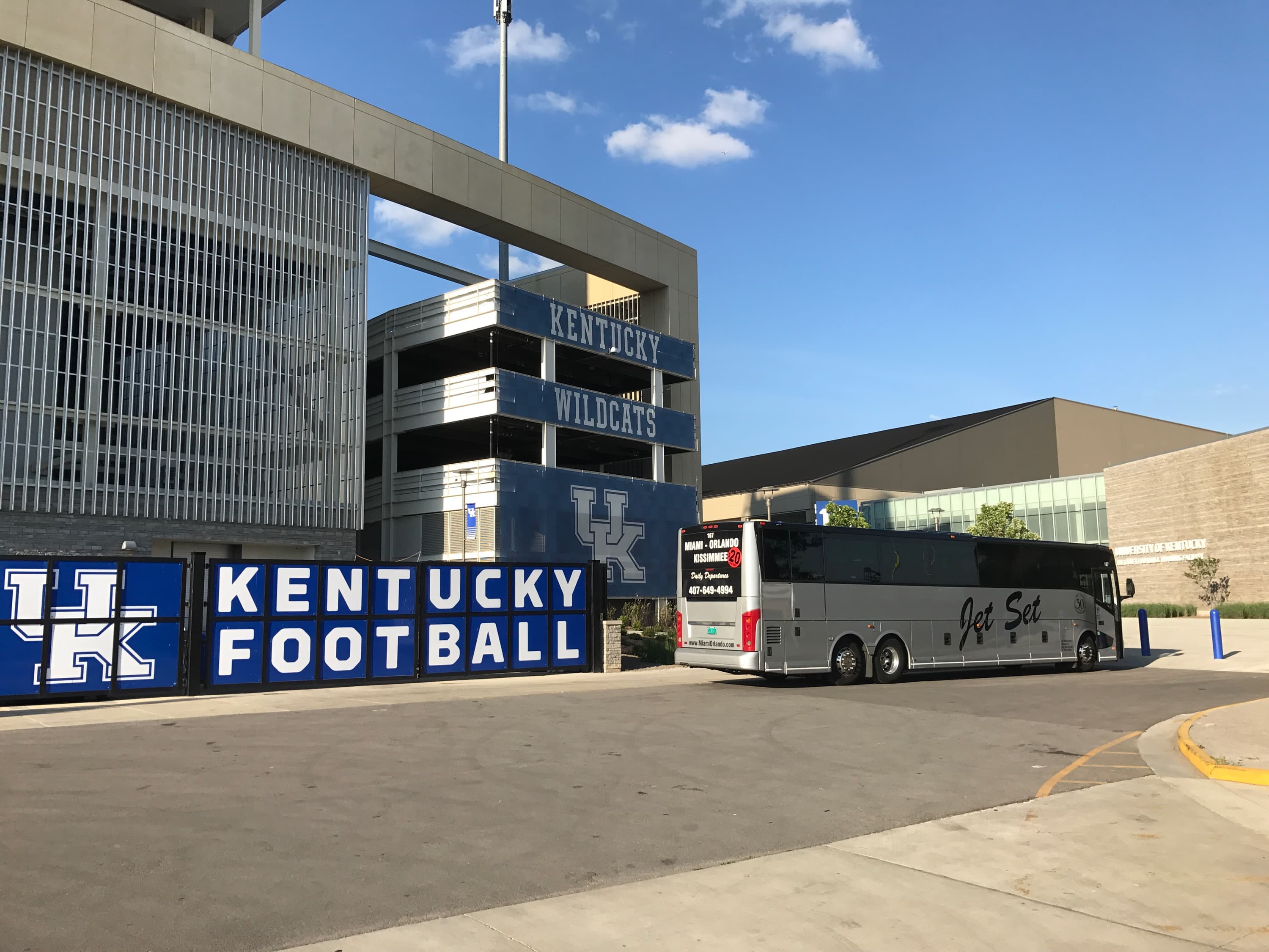 Van Hool CX45 exterior 12